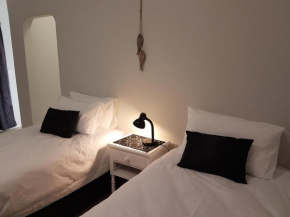 Traders Guesthouse at Lake Pleasant Living